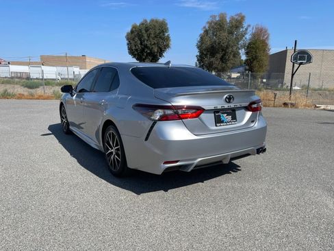 Used 2021 Toyota Camry SE w/ Convenience Package FWD image 7