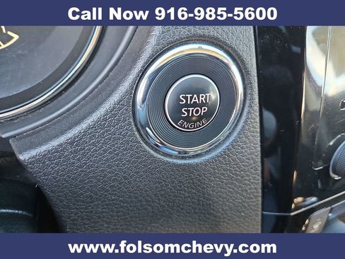 Used 2017 Nissan Rogue SV image 18