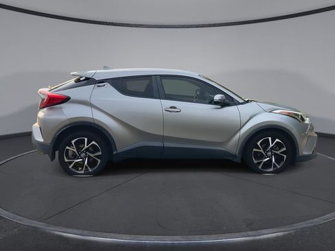 Used 2018 Toyota C-HR XLE FWD image 9