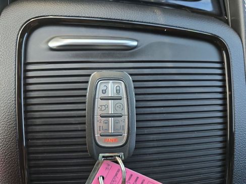 Used 2024 Chrysler Pacifica Limited w/ Uconnect Theater Family Group image 12