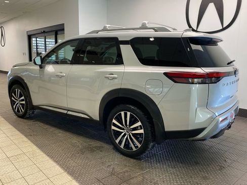 Used 2024 Nissan Pathfinder Platinum w/ Cargo Package image 4