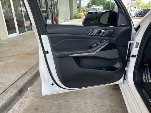 Used 2024 BMW X7 xDrive40i w/ M Sport Package image 59