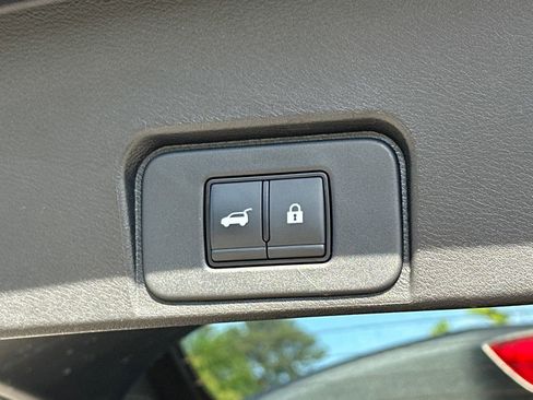 Certified 2024 Nissan Rogue SV FWD image 17