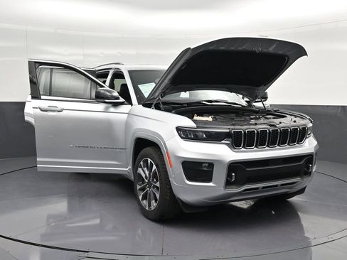 Used 2023 Jeep Grand Cherokee Overland w/ Luxury Tech Group IV RWD image 30