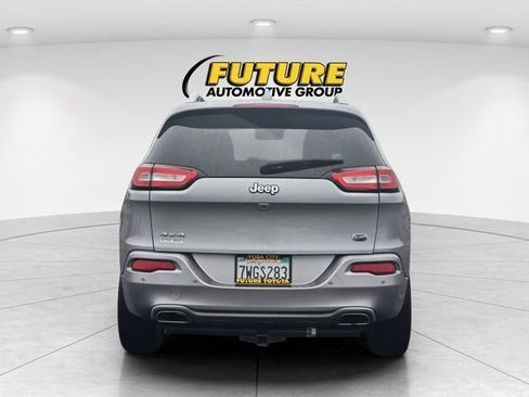 Used 2017 Jeep Cherokee Overland w/ Technology Group image 6