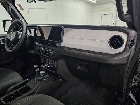 Used 2024 Jeep Wrangler Unlimited Sport AWD/4WD image 10