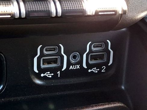 Used 2021 RAM 1500 Laramie AWD/4WD image 25