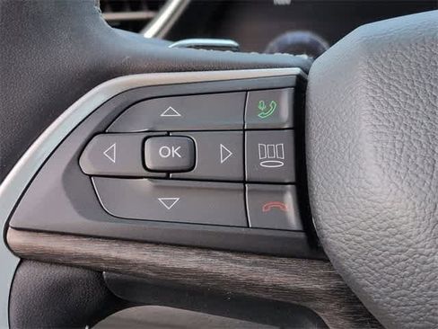 Used 2023 Jeep Grand Cherokee Limited image 24