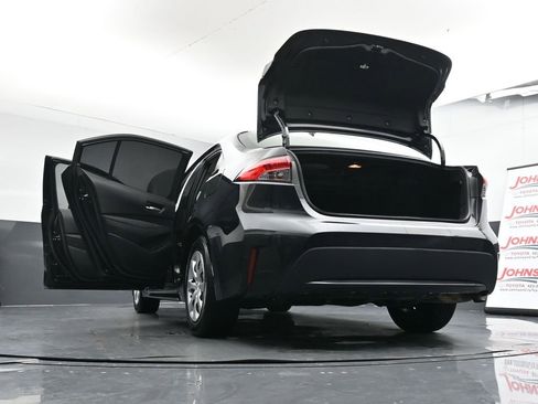 Used 2021 Toyota Corolla LE image 47