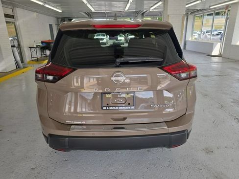 Used 2024 Nissan Rogue SV w/ SV Premium Package AWD/4WD image 4