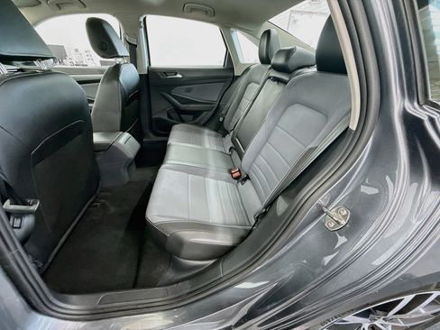 Used 2025 Volkswagen Jetta SE FWD image 28