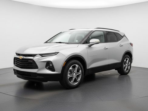 Used 2025 Chevrolet Blazer LT image 3