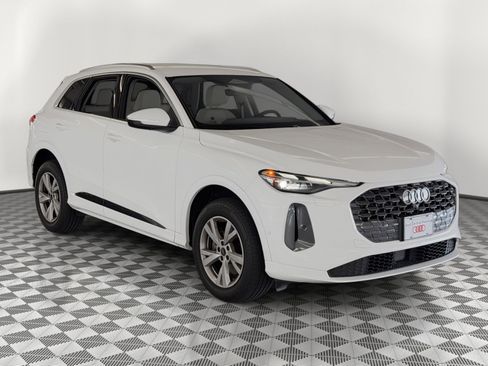 Used 2025 Audi Q5 Premium AWD/4WD image 7
