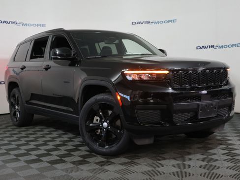 Used 2023 Jeep Grand Cherokee L Laredo AWD/4WD image 2