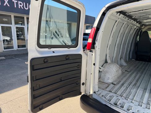 Used 2016 GMC Savana 2500 Extended image 20