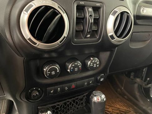 Used 2016 Jeep Wrangler Unlimited Rubicon w/ Connectivity Group AWD/4WD image 7