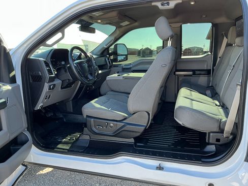 Used 2018 Ford F150 XLT w/ Equipment Group 302A Luxury image 8