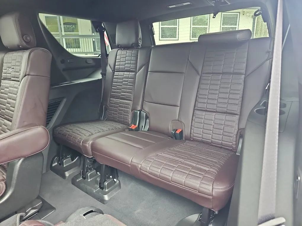 Used 2021 Cadillac Escalade Premium Luxury Platinum RWD image 32