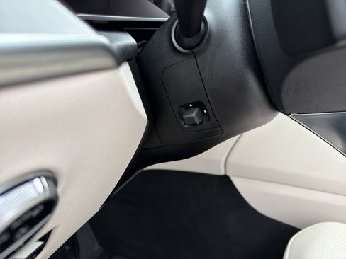 Used 2025 Mercedes-Benz GLC 300 4MATIC image 16