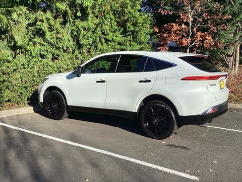 Certified 2024 Toyota Venza Nightshade image 10