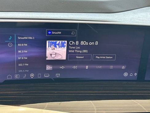 Certified 2025 Cadillac Escalade ESV Premium Luxury image 19