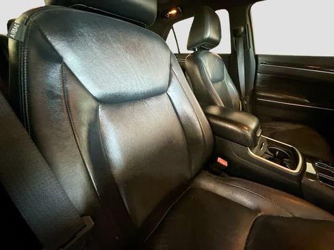 Used 2011 Chrysler 300 Limited RWD image 26