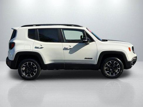 Certified 2023 Jeep Renegade Latitude w/ Sun/Sound Group AWD/4WD image 10