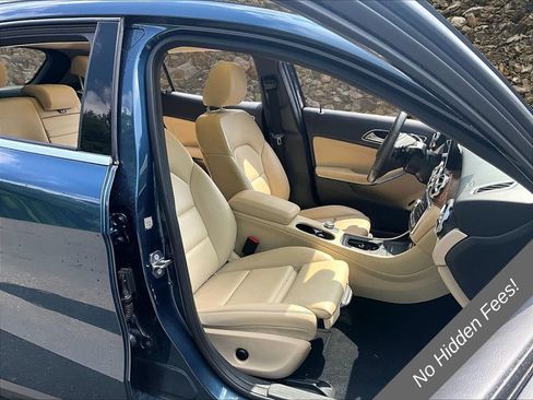 Used 2020 Mercedes-Benz GLA 250 4MATIC w/ Premium Package image 7