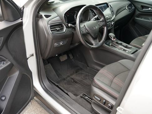 Certified 2022 Chevrolet Equinox RS w/ Infotainment Package image 13