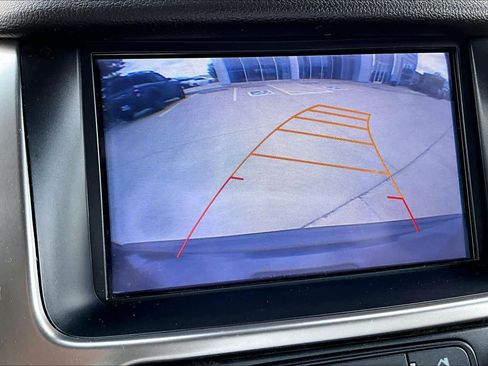 Used 2017 Chevrolet Suburban LT RWD image 24