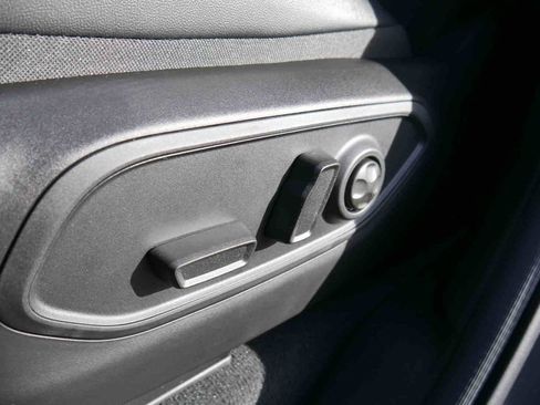 New 2025 Jeep Grand Cherokee Altitude image 23