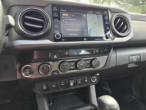 Used 2020 Toyota Tacoma TRD Sport w/ TRD Premium Sport Package AWD/4WD image 19