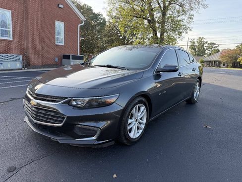 Used 2017 Chevrolet Malibu LT FWD image 1