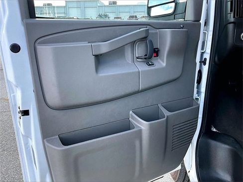 Used 2025 Chevrolet Express 3500 LS image 8