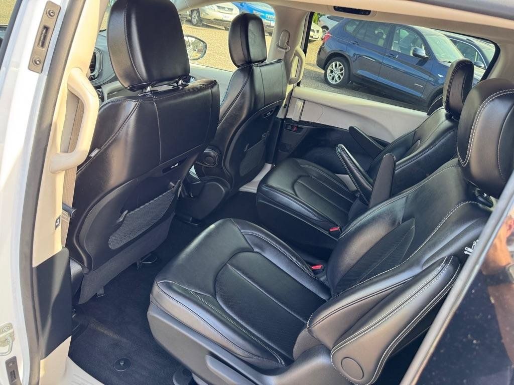 Used 2024 Chrysler Pacifica Limited FWD image 20
