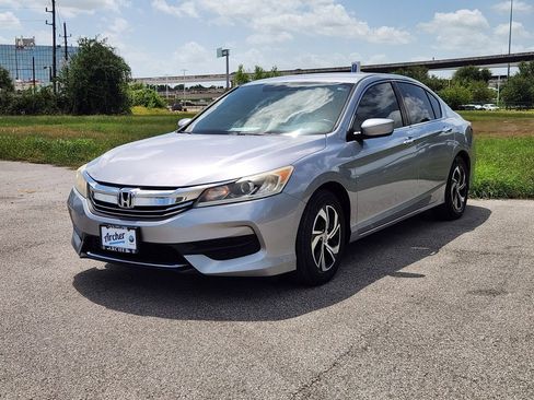 Used 2017 Honda Accord LX image 2