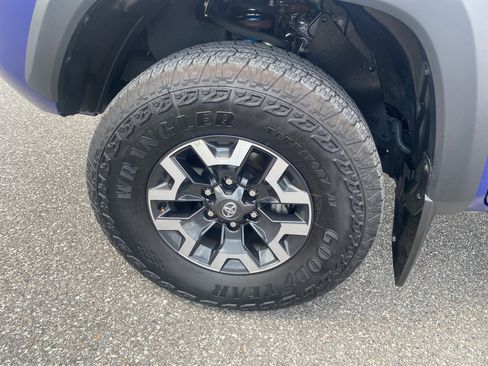 Used 2022 Toyota Tacoma TRD Off-Road image 9