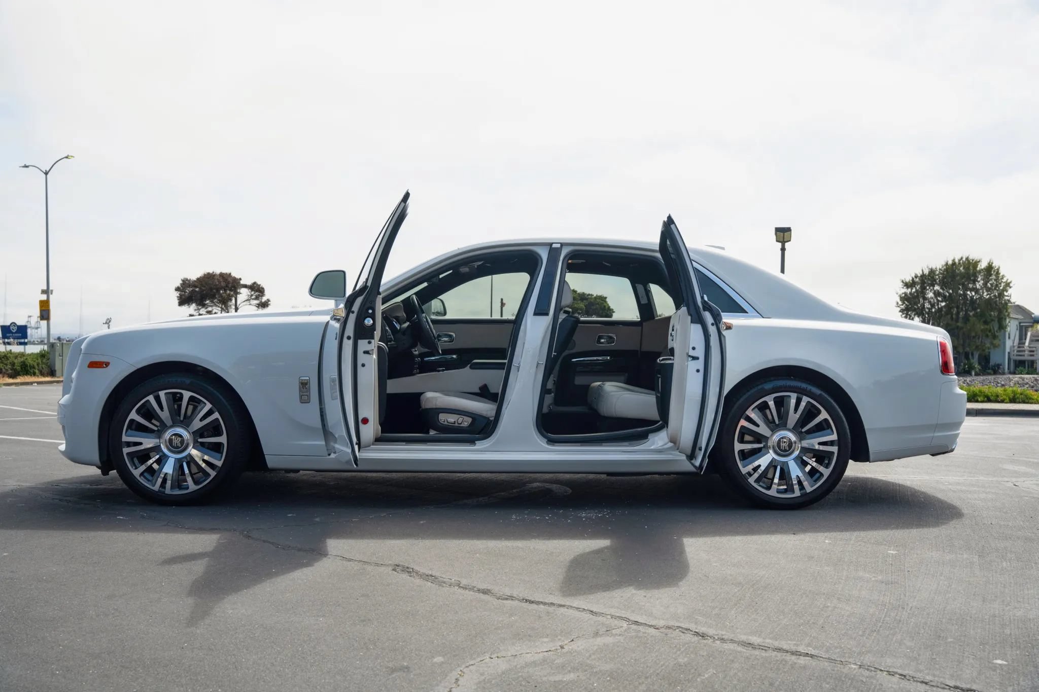 Used 2018 Rolls-Royce Ghost RWD image 13