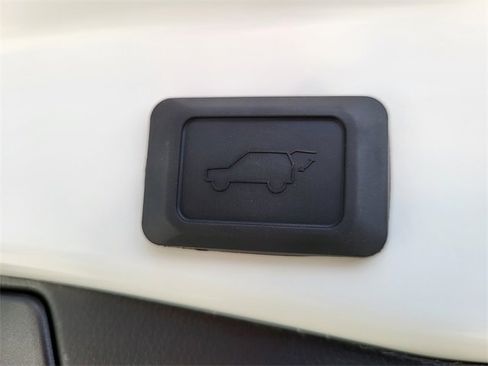 Used 2025 Toyota RAV4 XLE image 11