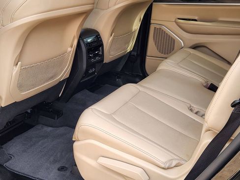 Used 2022 Jeep Grand Cherokee L Limited w/ Luxury Tech Group II image 9