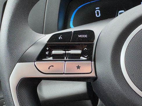 Used 2025 Hyundai Elantra SE image 16