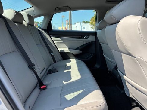 Used 2018 Honda Accord Touring image 25