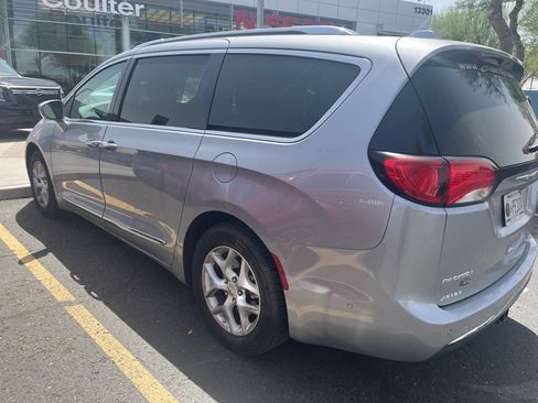 Used 2020 Chrysler Pacifica Touring-L FWD image 5
