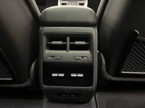 Certified 2025 Porsche Macan Electric RWD image 17