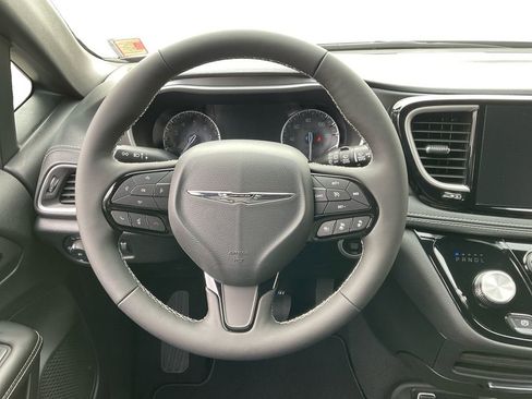 New 2026 Chrysler Pacifica Select w/ S Appearance Package image 17