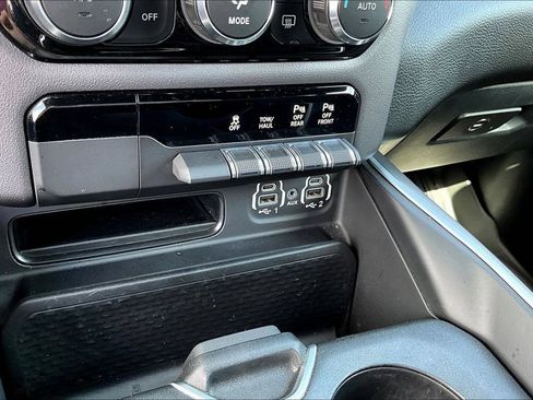 Used 2022 RAM 1500 Big Horn AWD/4WD image 19