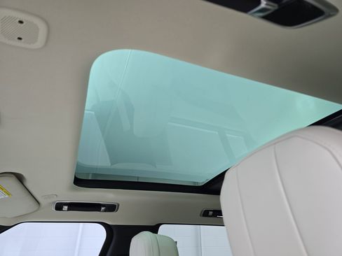 Used 2025 Land Rover Range Rover Long Wheelbase SE image 28