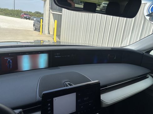 Used 2024 Lincoln Nautilus Premier image 18