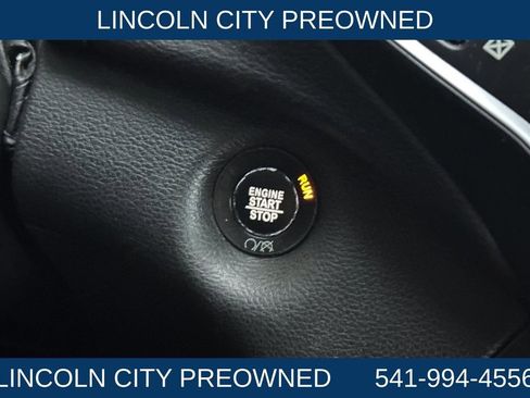 Used 2019 Jeep Cherokee Latitude Plus w/ Comfort/Convenience Group image 21