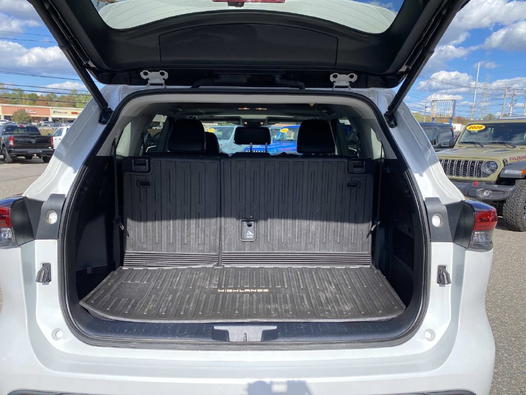 Used 2023 Toyota Highlander XLE AWD/4WD image 6